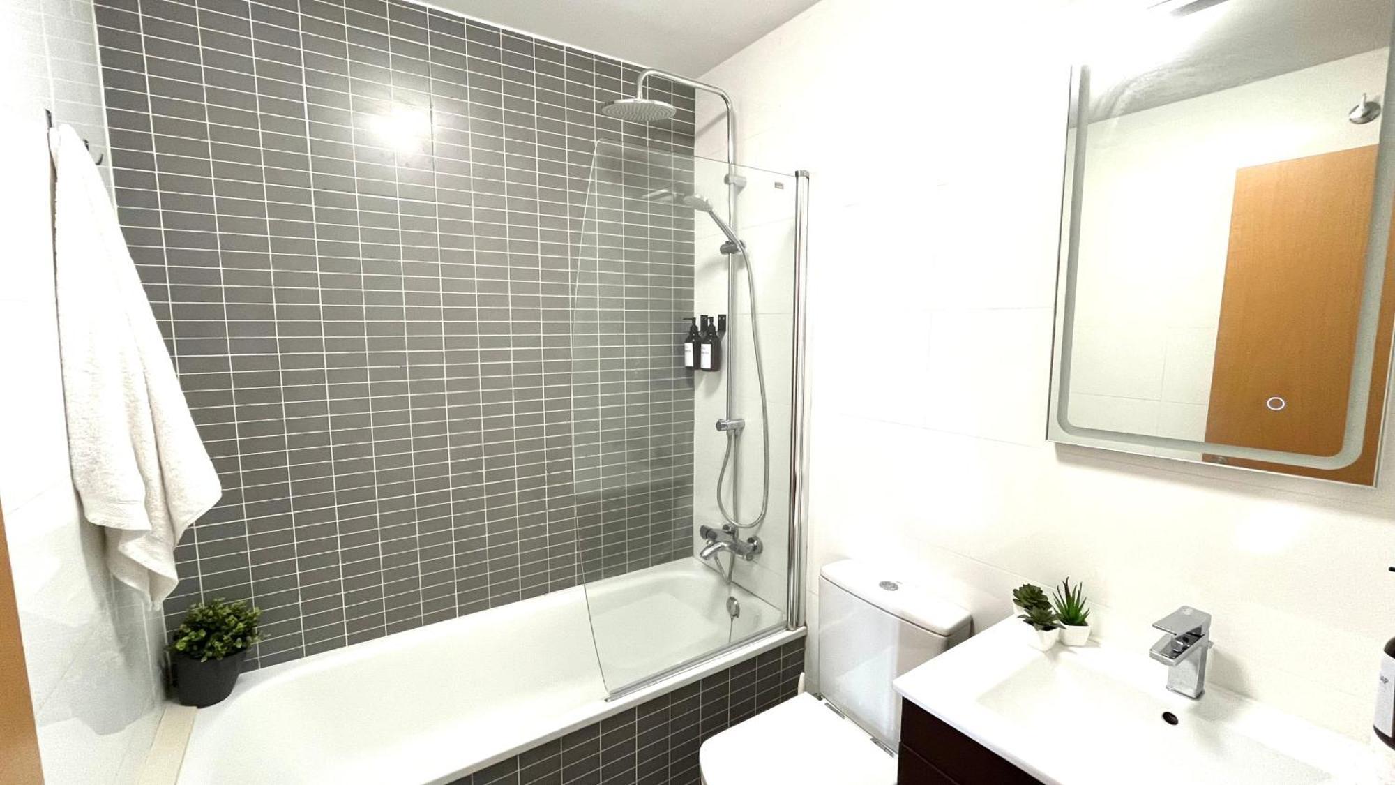 Apartamento Con Terraza By Prestigi Terrassa Kültér fotó